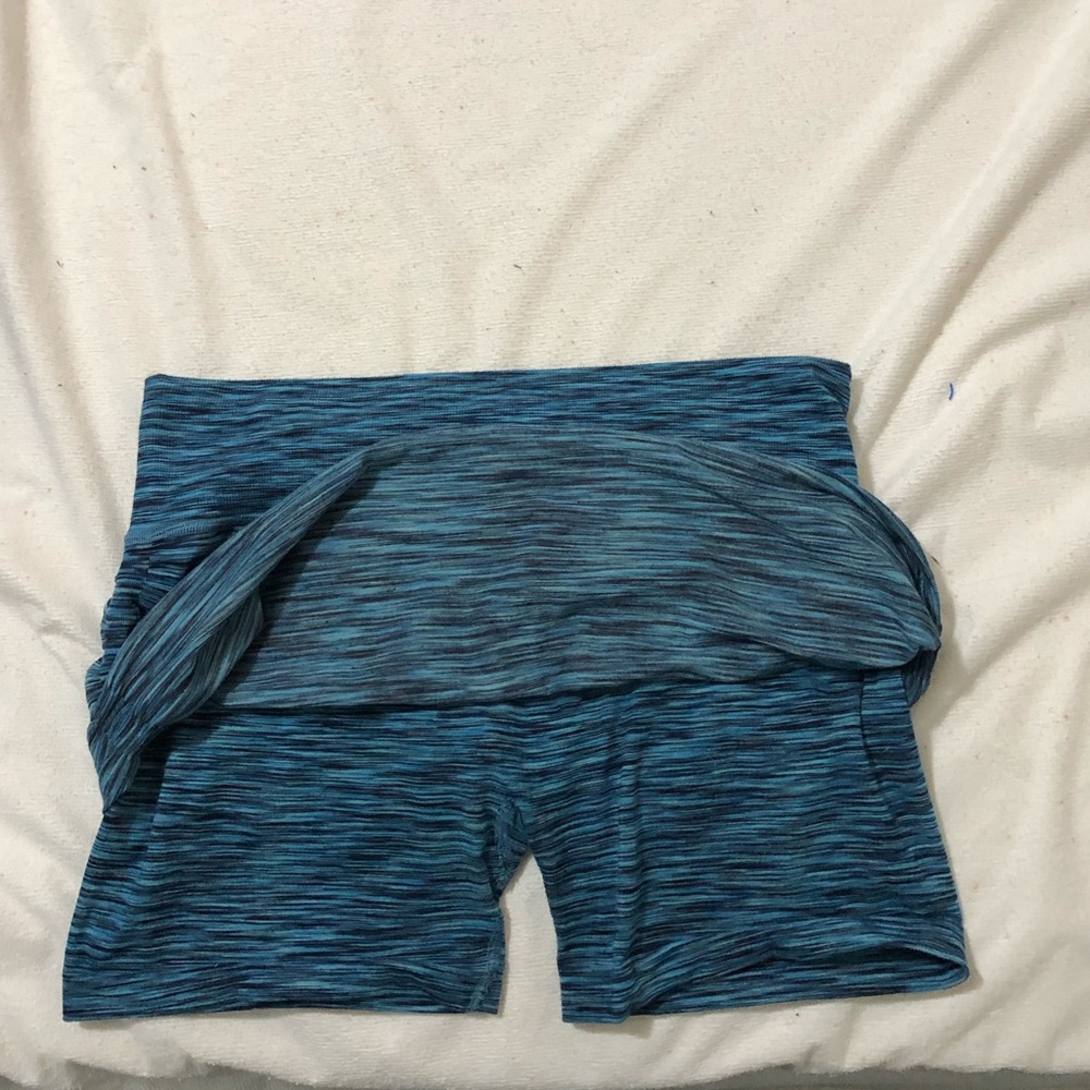 Cute athleta skirt, size large, perfect for spring time!!!